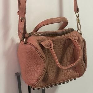 MINI ROCKIE IN PEBBLED DUSTY PINK WITH GOLD